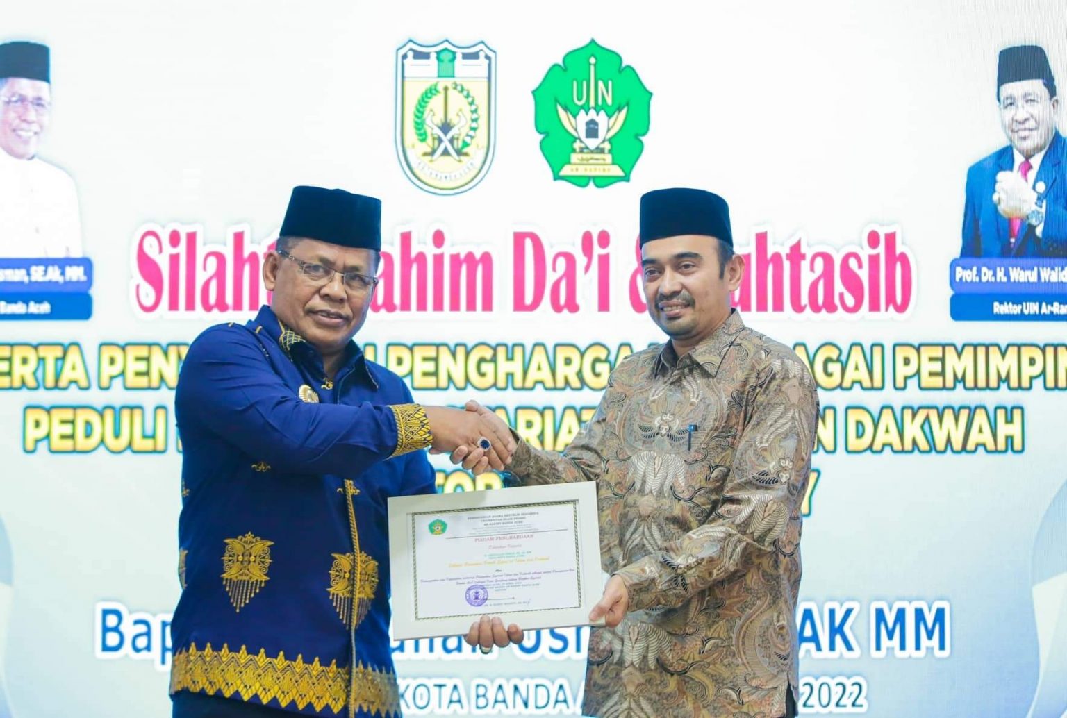 Rektor Uin Ar Raniry Anugerahi Penghargaan Aminullah Pemimpin Peduli Penegakan Syariat News